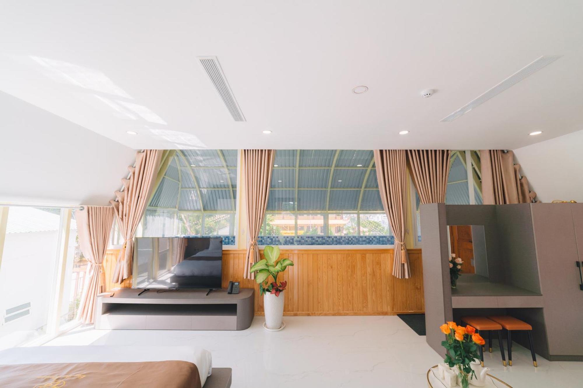 Quy Tai Premium Hotel Da Lat Exterior photo